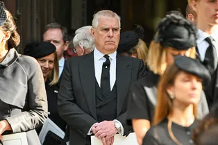 Принц Эндрю лишен титулов и покинет Виндзор: что известно о жизни когда-то второго претендента на британский престол Принц Эндрю лишен титулов и покинет Виндзор: что известно о жизни когда-то второго претендента на британский престол