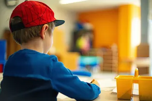 Буквы разные писать больше не научат: в детских садах начнут изучать обычаи и родную культуру России вместо букв и цифр Буквы разные писать больше не научат: в детских садах начнут изучать обычаи и родную культуру России вместо букв и цифр