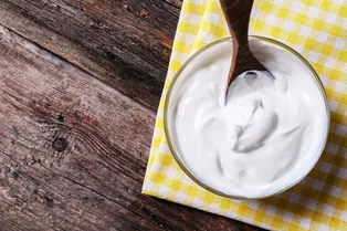 Причудливый, но очень вкусный продукт из СССР, которого нет в магазинах: куда пропала сметана, которую резали ножом? Причудливый, но очень вкусный продукт из СССР, которого нет в магазинах: куда пропала сметана, которую резали ножом?