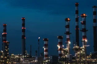 Крупнейшие НПЗ «Лукойла» остановили переработку нефти: что теперь будет с топливом Крупнейшие НПЗ «Лукойла» остановили переработку нефти: что теперь будет с топливом