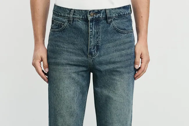 Какие джинсы купить в 2026 году: 10 моделей от российских брендов