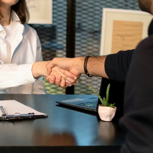 Какие профессии на самом деле не заменит ИИ: спрос на этих специалистов только растет