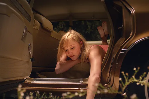 Кадр из фильма «Оно приходит за тобой» (2014)