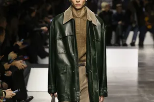 С чем носить трикотажное поло осенью 2024 С чем носить трикотажное поло осенью 2024