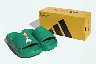 Adidas выпустил шлепанцы, посвященные легендарному мему из «Симпсонов»
