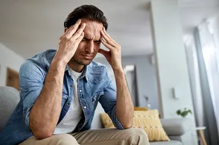 Мигрень, тошнота и даже инсульты: атмосферное давление в Москве идет на антирекорд