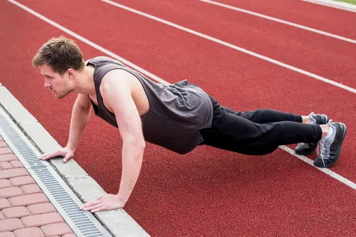 Хитрый трюк от тренера: как получить максимум пользы от базовых отжиманий