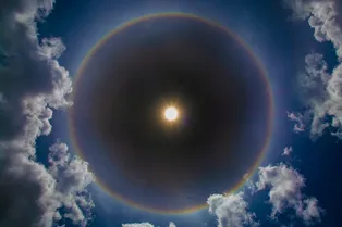 Земля под прицелом: Солнце обрушило на планету самую мощную бурю года Земля под прицелом: Солнце обрушило на планету самую мощную бурю года