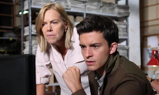 Кадр из сериала «Убийство на пляже»