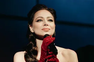 Настасья Самбурская показала результат жесткой диеты, опубликовав фото в рискованно маленьком бикини