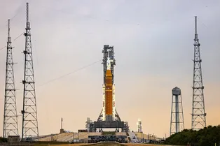 Возвращение на Луну откладывается: НАСА внезапно отменило запуск лунной миссии