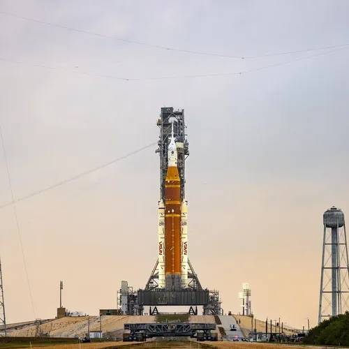 Возвращение на Луну откладывается: НАСА внезапно отменило запуск лунной миссии