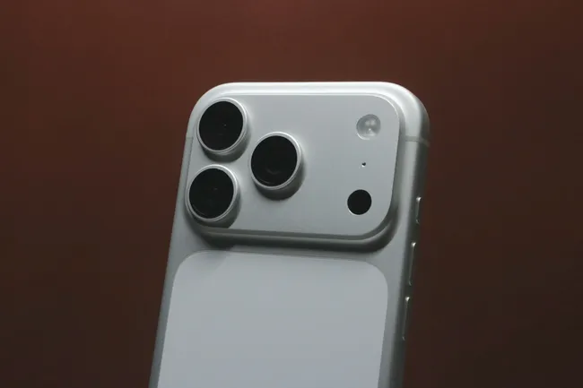 iPhone получит гигантский экран: Apple тестирует дисплеи с рекордной диагональю