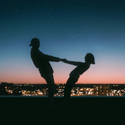 Подтянутый и при деньгах: россияне рассказали, каким видят идеального партнера