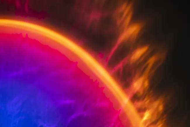 С Солнца исчезло самое крупное за год скопление пятен: в декабре они атаковали комету 3I/ATLAS