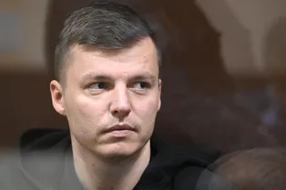 Артема Чекалина приговорили к 7 годам колонии. Блогера признали виновным в совершении незаконных валютных операций