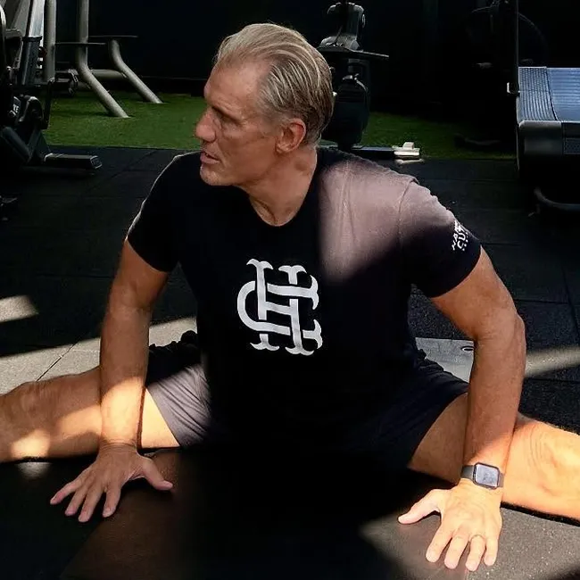 В 68 лет Дольф Лундгрен сохраняет отличную форму: как оказалось, программа тренировок актера очень проста