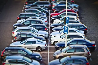 Принципы действия знака парковки: как он выглядит и на что указывает Принципы действия знака парковки: как он выглядит и на что указывает