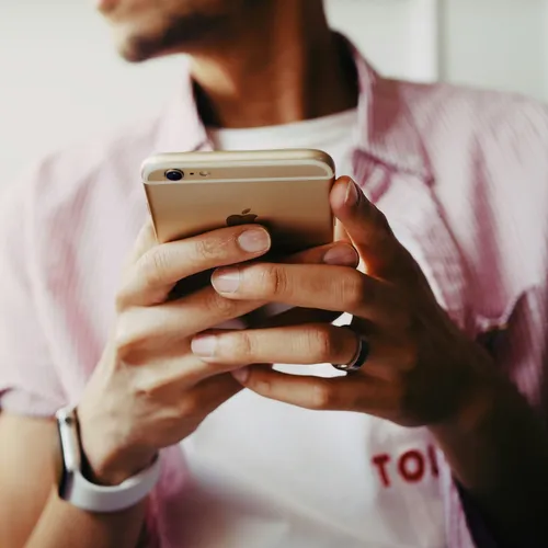 Apple массово блокирует iPhone россиян: под ударом оказались тезки людей из санкционных списков