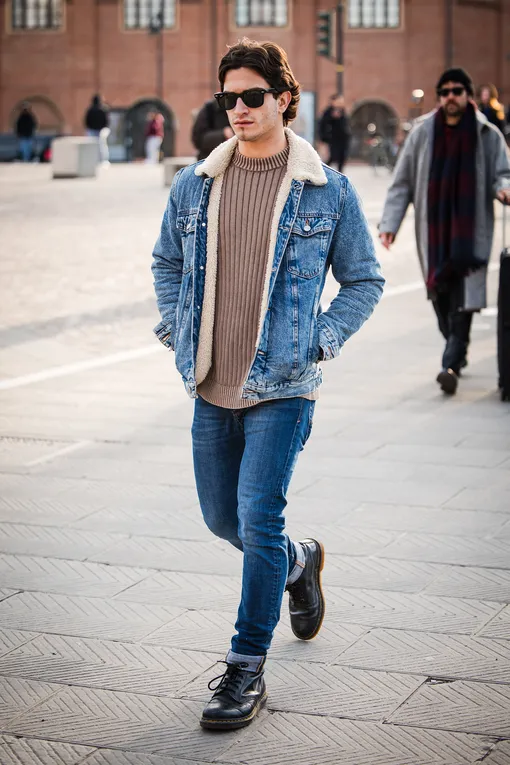 Посетитель выставки мужской моды Pitti Uomo в 2026 году