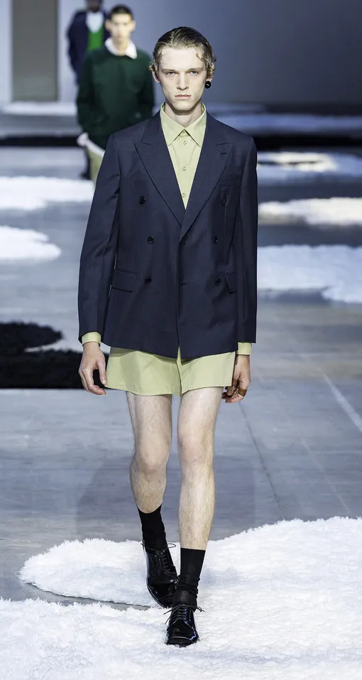 Показ мужской коллекции Prada в рамках Миланской недели моды в июне 2025 года