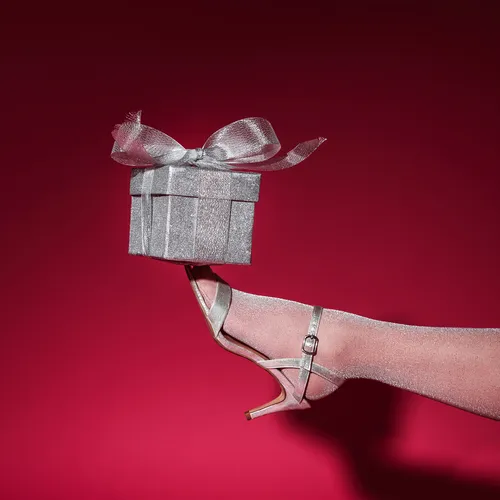 Что подарить девушке на 8 марта: лучшие варианты на любой бюджет