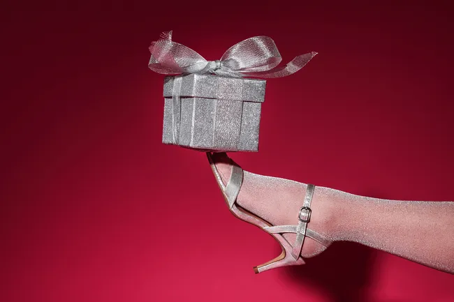 Что подарить девушке на 8 марта: лучшие варианты на любой бюджет