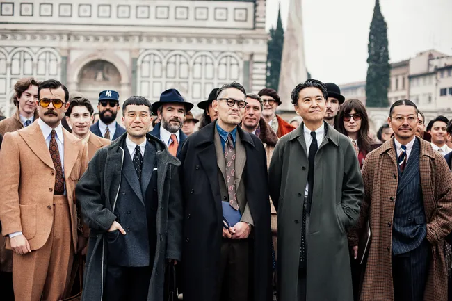 30 стильных мужских образов с ярмарки Pitti Uomo 2026