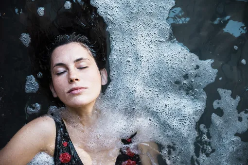 Любовь до гроба и жидкого азота: китаец заморозил жену, чтобы воскресить в будущем, а сам завел новую