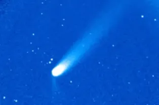 Солнечный удар: комета PanSTARRS внезапно «включила» второй хвост после столкновения с облаком плазмы