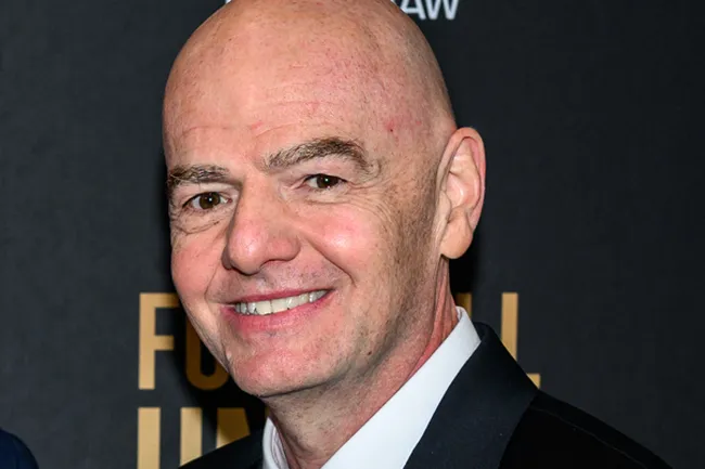 Главу ФИФА обвинили в диктатуре: он не здоровается с подчиненными и отказывается заходить с ними в лифт