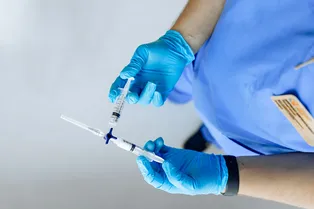 Всего пять уколов: стало известно, когда российская вакцина от аллергии выйдет на рынок