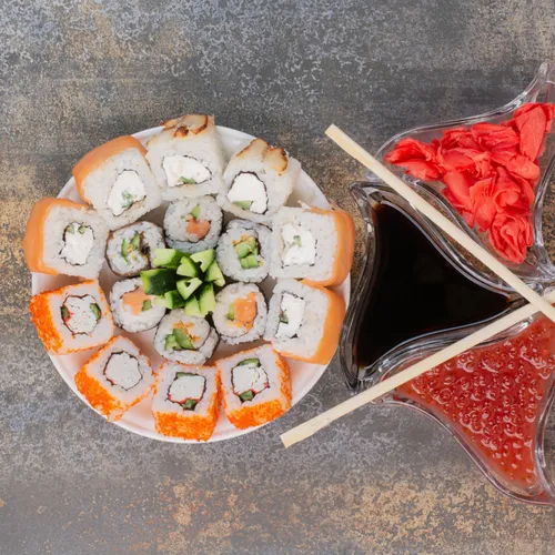 Мы все дальше от бога: в Москве начали продавать «суши-куличи» к Пасхе