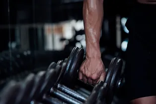 Зачем нужны силовые тренировки после 40 лет: 10 важных упражнений для мужчин среднего возраста Зачем нужны силовые тренировки после 40 лет: 10 важных упражнений для мужчин среднего возраста