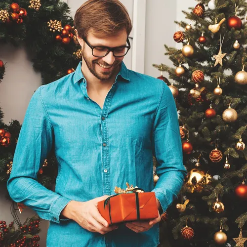 Как выбрать елку, гирлянду и мандарины: советы для тех, кто готовится к Новому году в последний момент