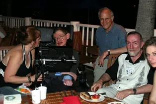 Секс с моделями или просто наука? Чем Стивен Хокинг занимался на острове Эпштейна