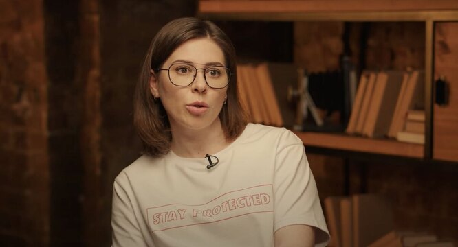 Erim uchun yalangoch bloz U erda issiq joja bilan porno