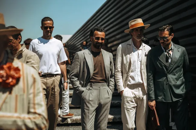 Как одеваются самые модные мужчины летом 2026: 30 образов гостей Pitti Uomo