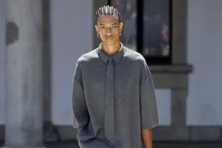 Серый — цвет, который будет в моде весь 2024 год: вот как его носить