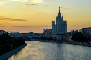 Июльское тепло и двойной удар из космоса: погода и магнитные бури в столице 4 июня