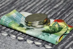 Минфин хочет поднять НДС на два процента: на сколько подорожают машины после повышения