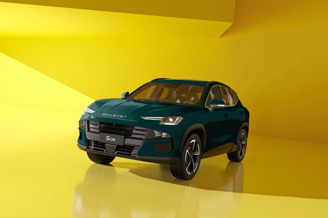 Турбомоторы и классический «автомат»: в России официально дебютировал новый кроссовер