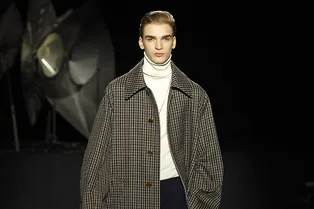 Как выглядят самые модные мужские пальто на осень 2025: главные тренды