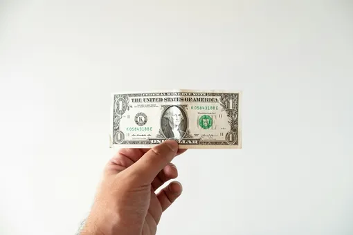 Курс на снижение или валютные «качели»? Экономист рассказал, что будет с рублем в ноябре