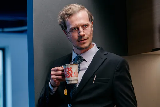 Тихон Жизневский в сериале «Время Счастливых» (2026)