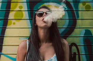 «Запрещать надо эту гадость»: академик призвал ввести полный запрет на продажу табака в России