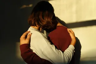 Чем полезны регулярные объятия: 4 повода чаще обнимать любимых