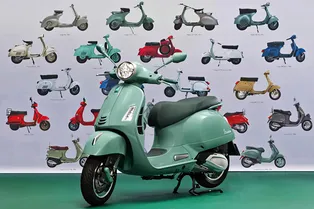 Робот-пылесос с ногами, юбилейная Vespa, смартфоны под водой и не только: технодайджест MT