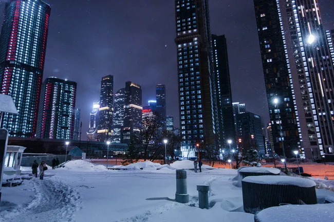 Москвичей ждет зимняя сказка: снежный покров в столице вырастет на 15-20 сантиметров в ближайшие дни