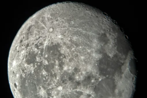 Размером с два стадиона: на Луне обнаружили гигантский кратер, который появился совсем недавно Размером с два стадиона: на Луне обнаружили гигантский кратер, который появился совсем недавно